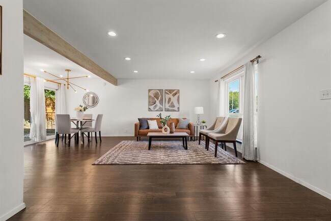 Building Photo - 309 Craigmont Dr
