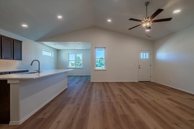 Building Photo - 761 Spyglass