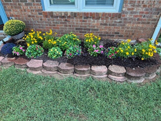 Building Photo - Beautifully Renovated 3-Bedroom, 2.5-Bath Townhome in Tucker!