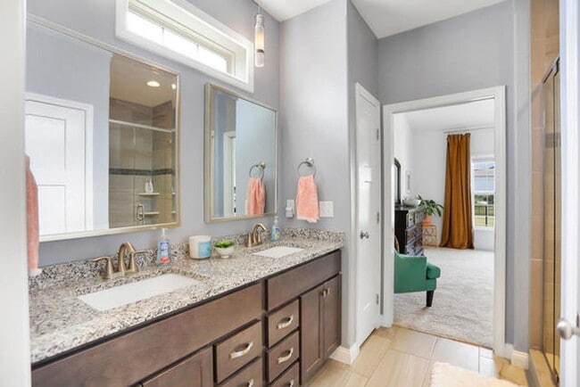 Building Photo - 4 Bedroom Ranch in SW Champaign - Availabl...