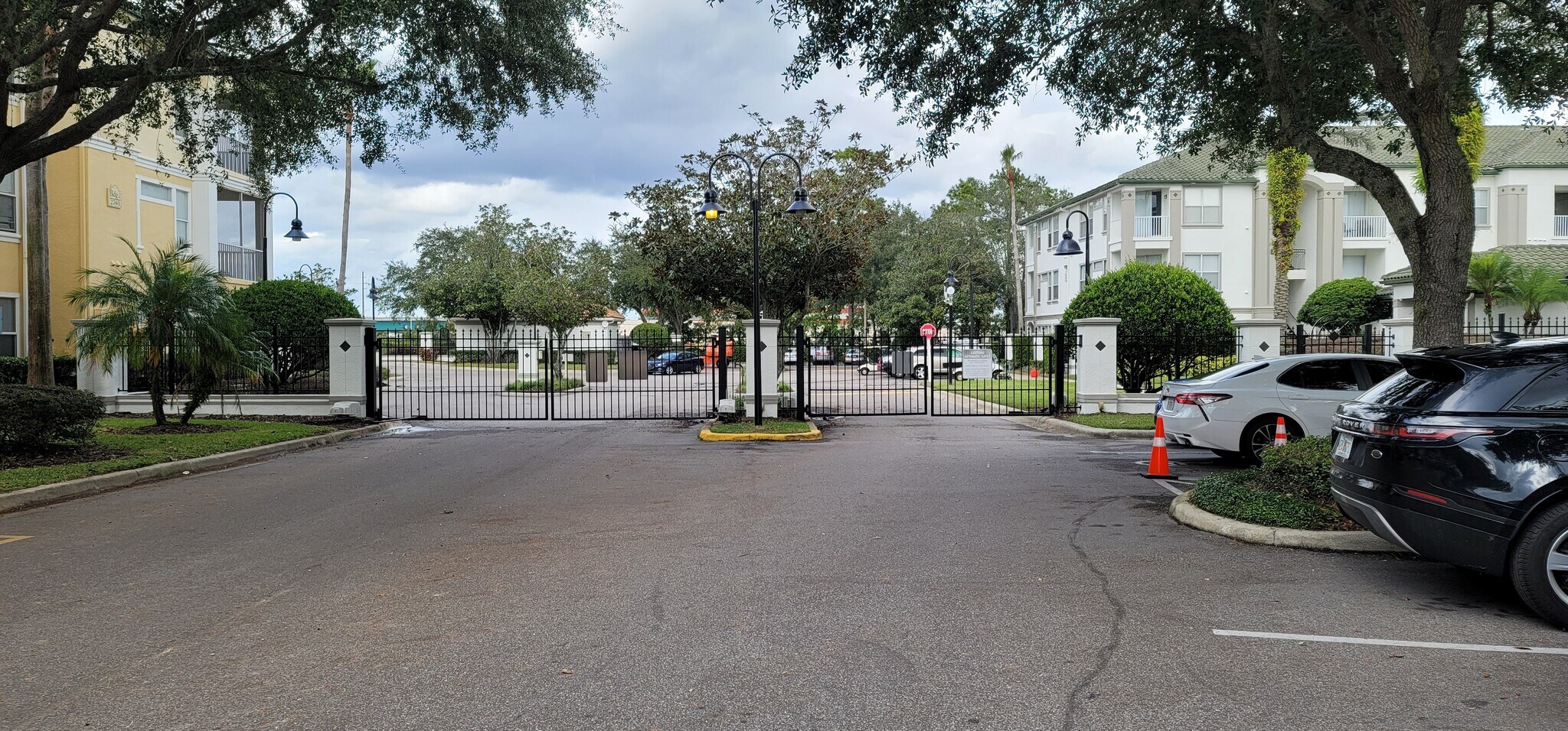 Entrance/arriving gates - 2627 Maitland Crossing Way