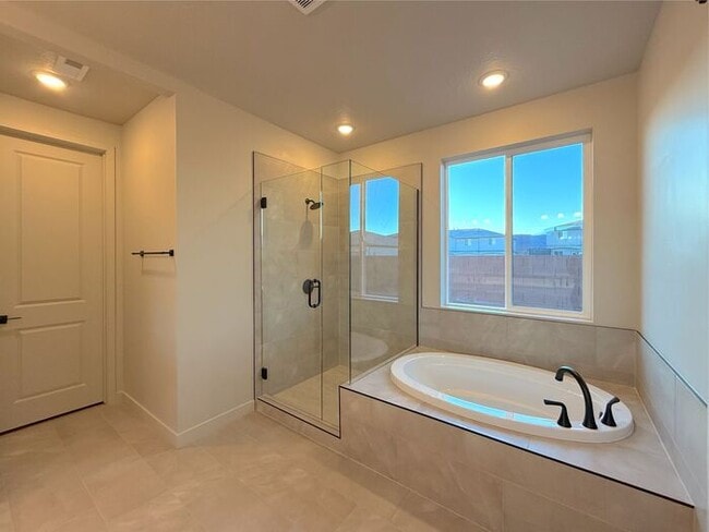 Building Photo - New 3 bed, 2.5 bath with 2 car garage home