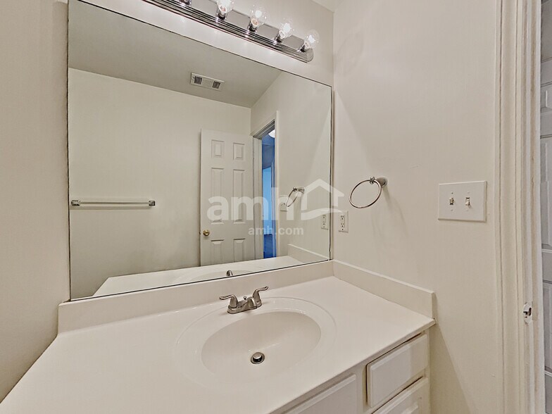 Building Photo - 5950 Hickory Springs Dr