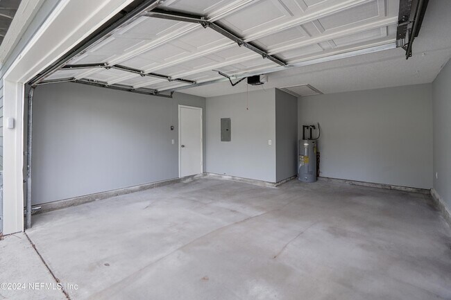 Building Photo - 3912 English Colony Dr S