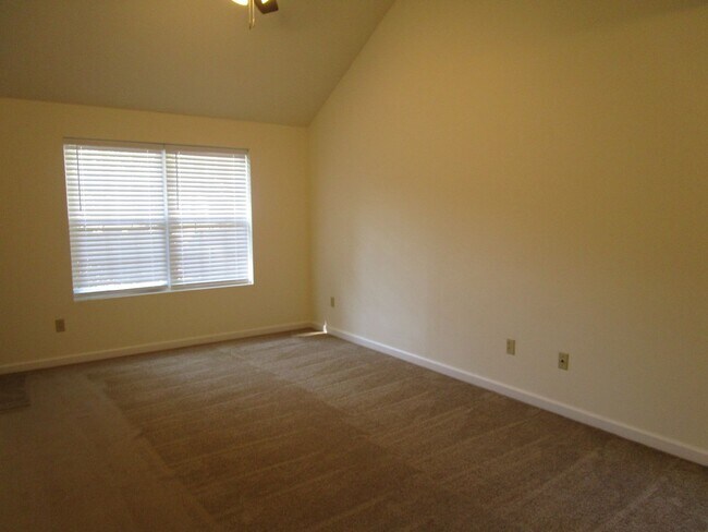 Building Photo - 3550-3552 Prescott Dr.