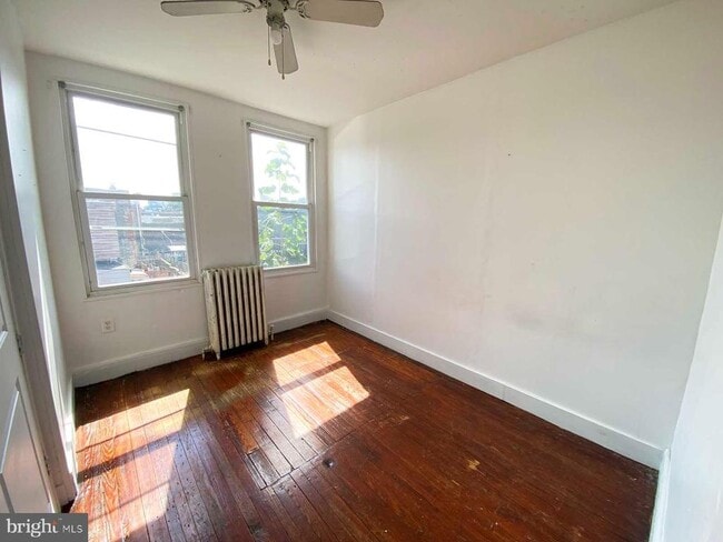 Building Photo - 534 E Indiana Ave