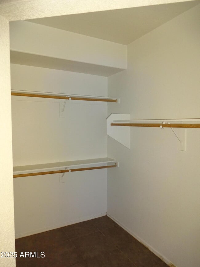 Building Photo - 2929 W Yorkshire Dr