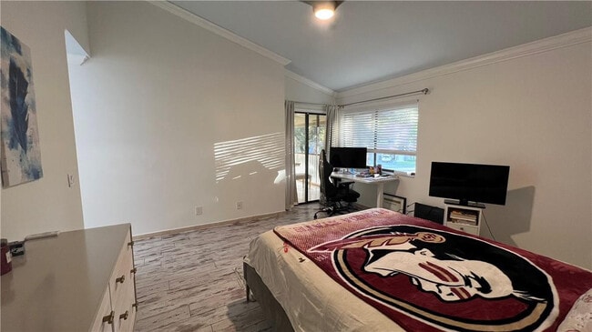 Building Photo - 5580 Coach House Cir