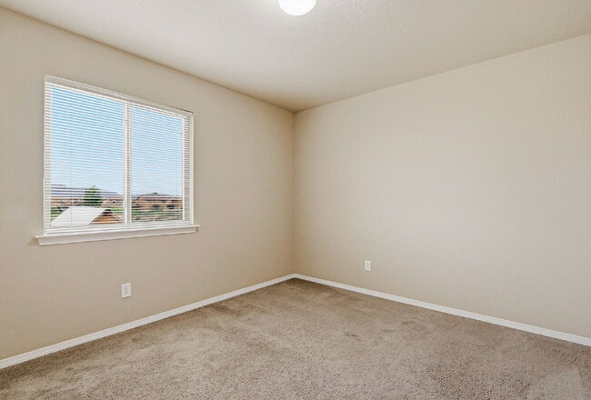 Building Photo - 2-story 3 bed 2.5 bath with loft home in Northeast El Paso