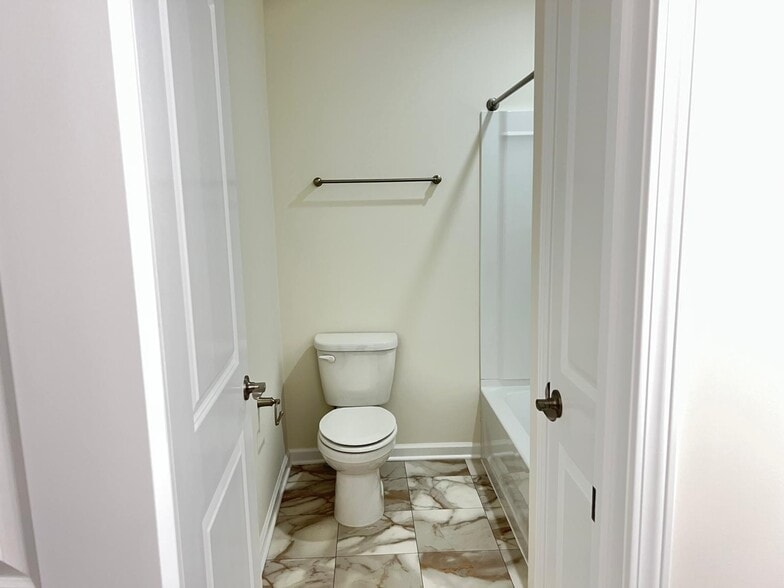 common bathroon on second floor - 6527 Wheatly Rd