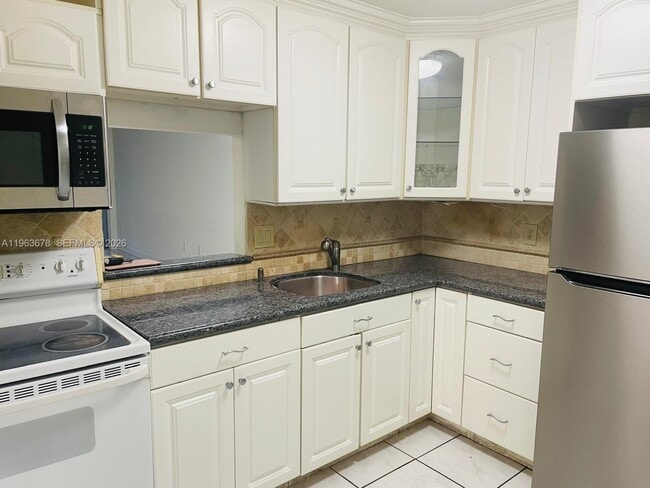 Building Photo - 1401 NE 191st St