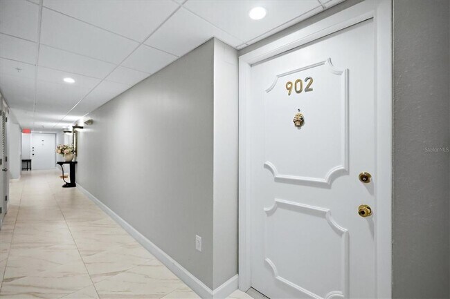 Building Photo - 555 S Gulfstream Ave