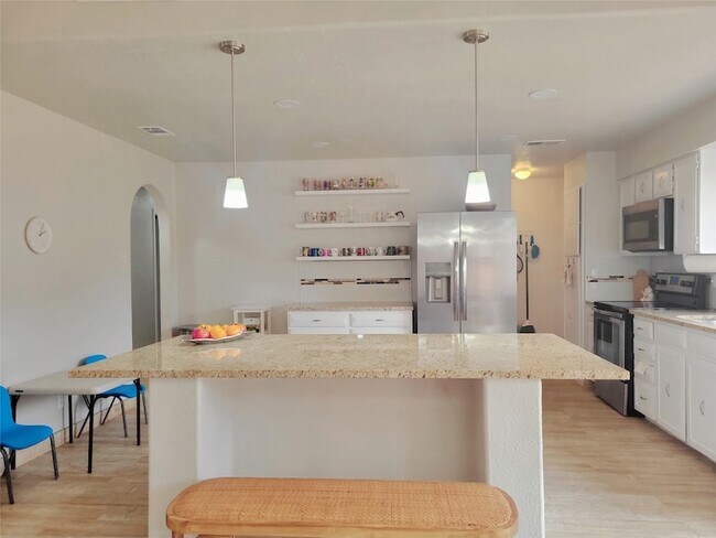 Building Photo - 5526 Excalibur Dr