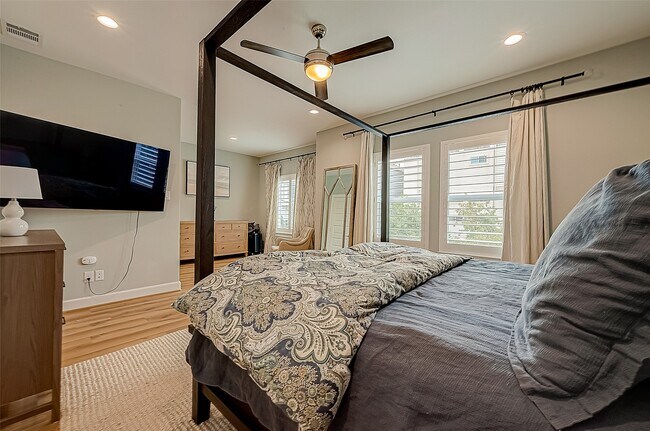 Building Photo - 909-A W 35th St