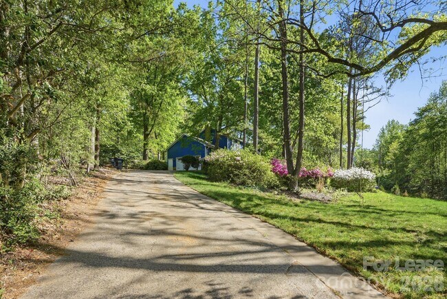 Building Photo - 301 Sardis Rd N