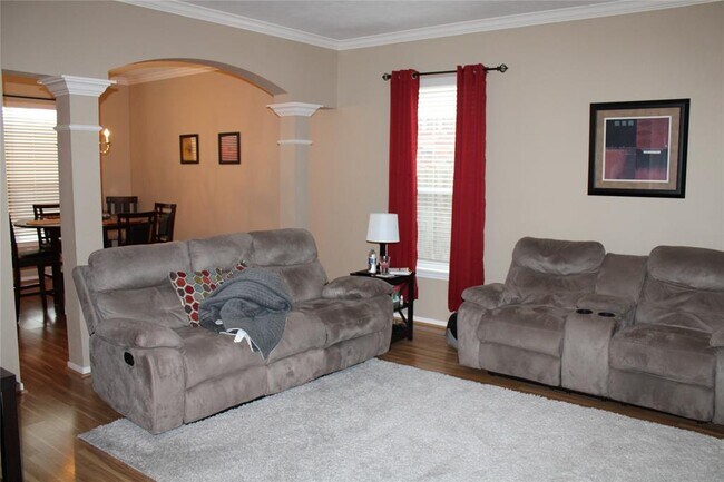 Building Photo - 6022 Spanish Oak Dr