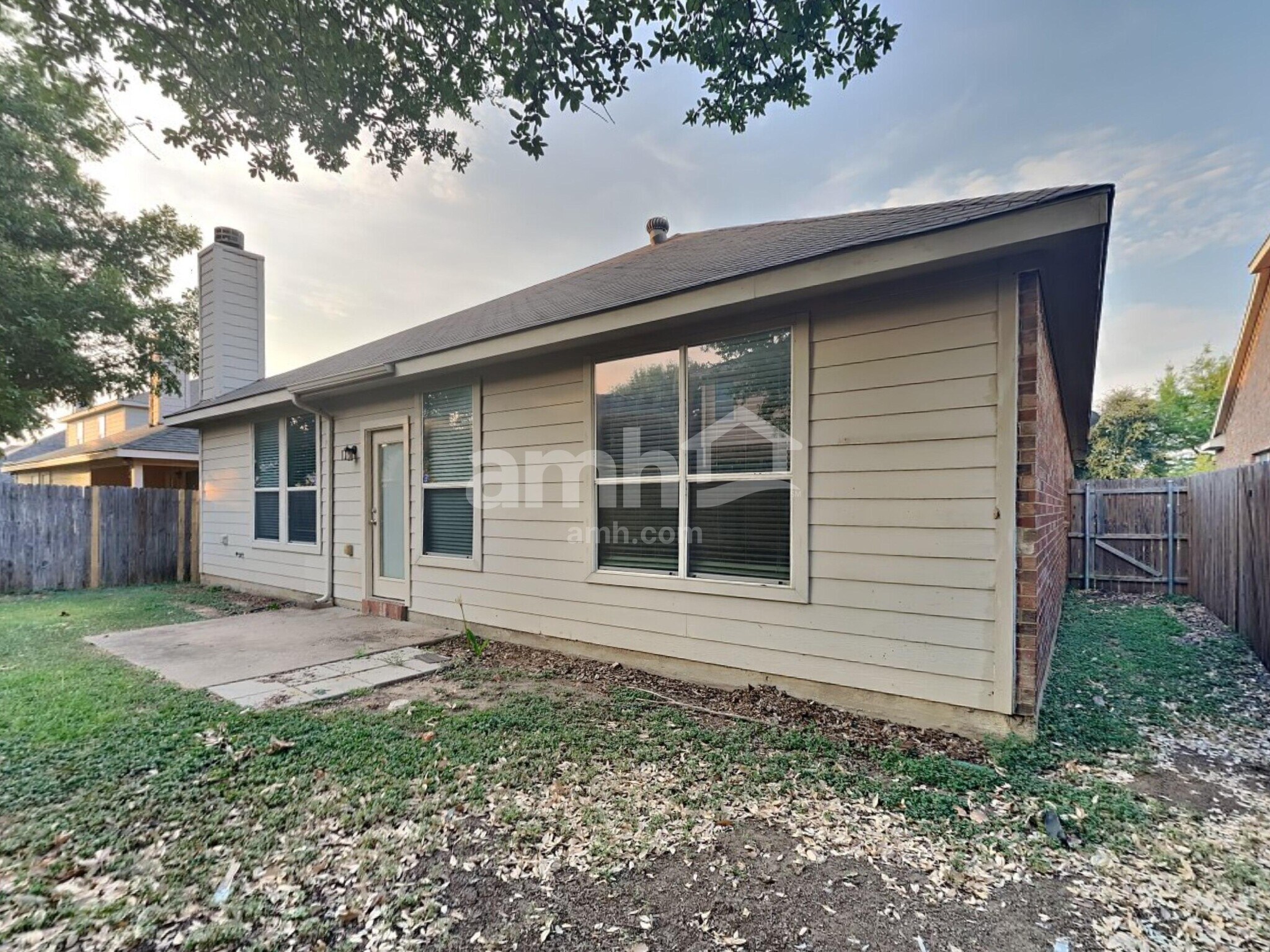 Building Photo - 629 Nemitz St
