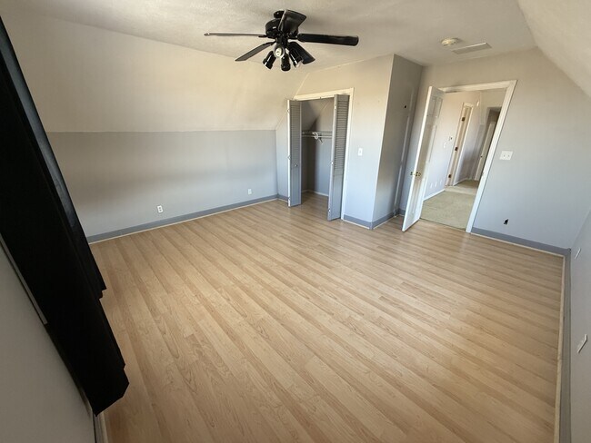 Building Photo - 595 E 700 N