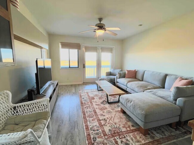 Building Photo - 140 W Mariners Cay Dr