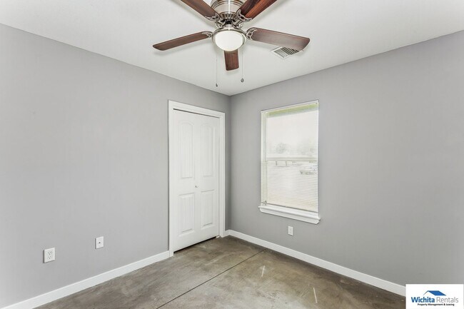 Building Photo - Westside duplex - 3 Bedroom 2 Bathroom  **...