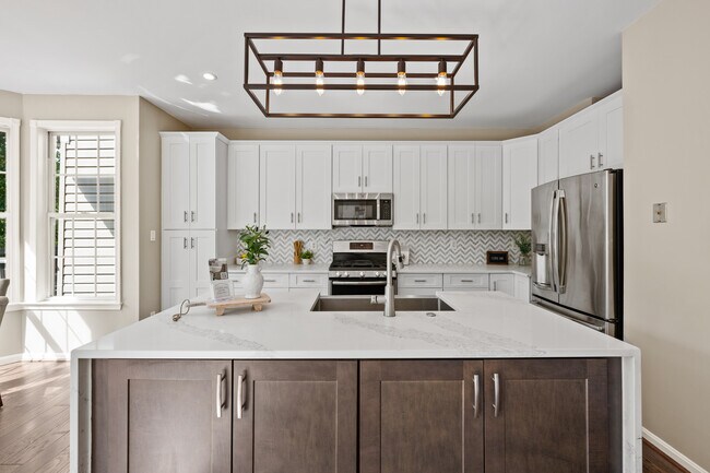 Building Photo - 13438 Burrough Farm Dr