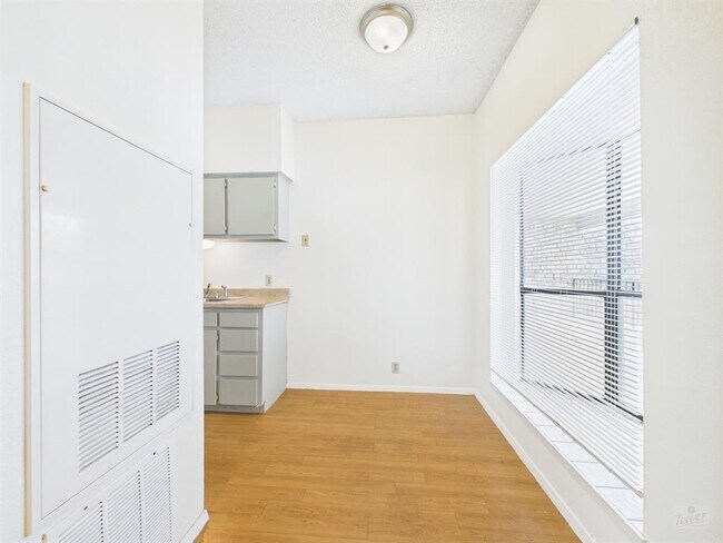 Building Photo - 2604 Salado St