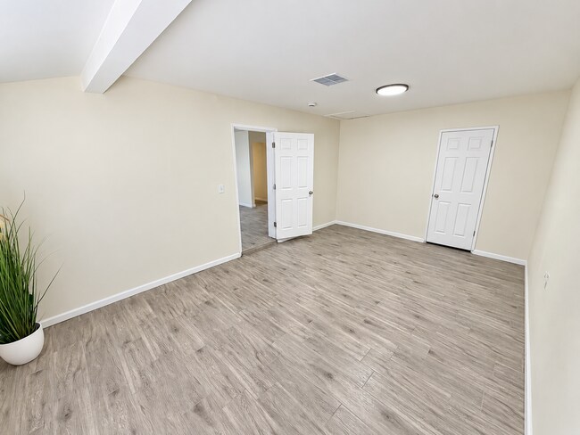 Building Photo - 6518 N 61st Dr