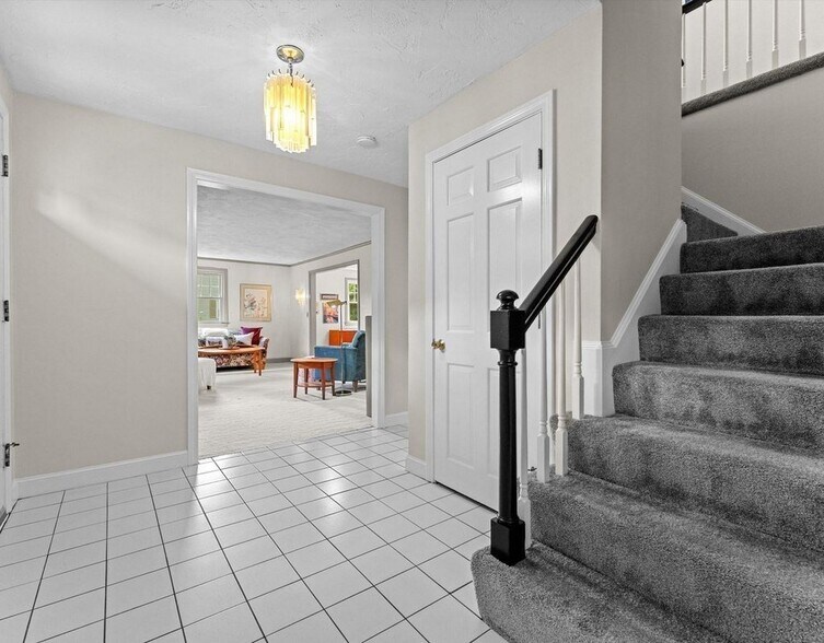 Building Photo - 9 Pleasantview Ter