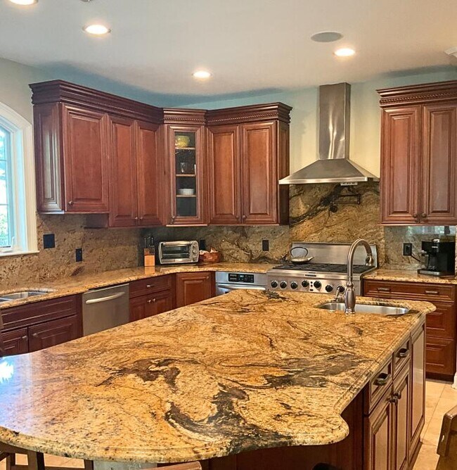 Building Photo - 664 Oxbow Dr