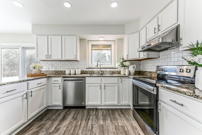 Building Photo - 2400 Rockport Ct