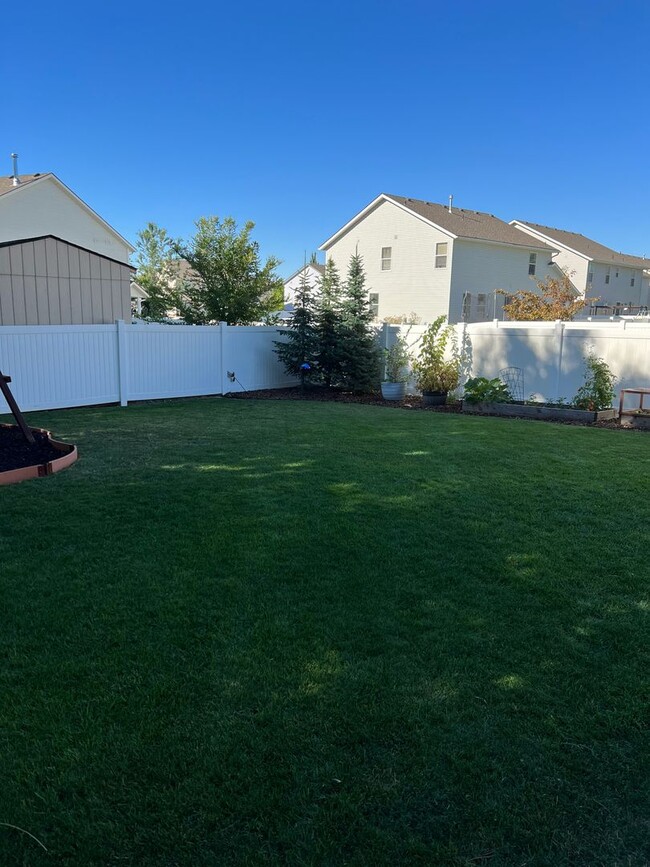 Building Photo - New on the market!