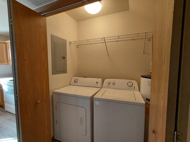 Building Photo - 24990 Scenic Dr