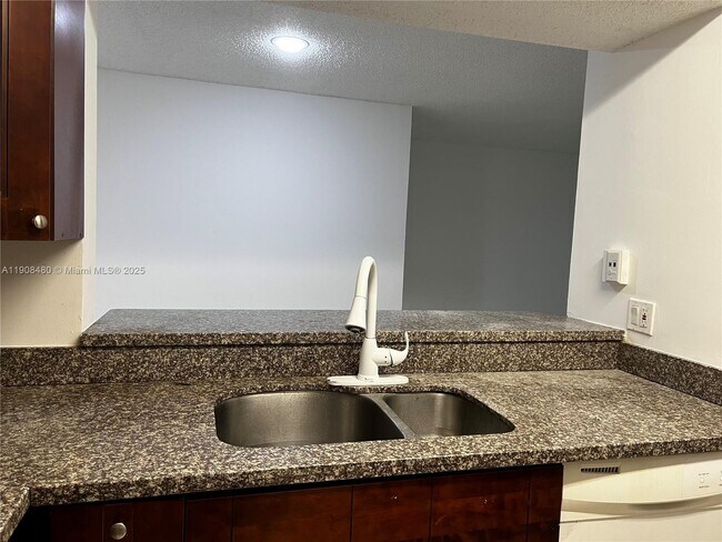 Building Photo - 1245 SW 46th Ave