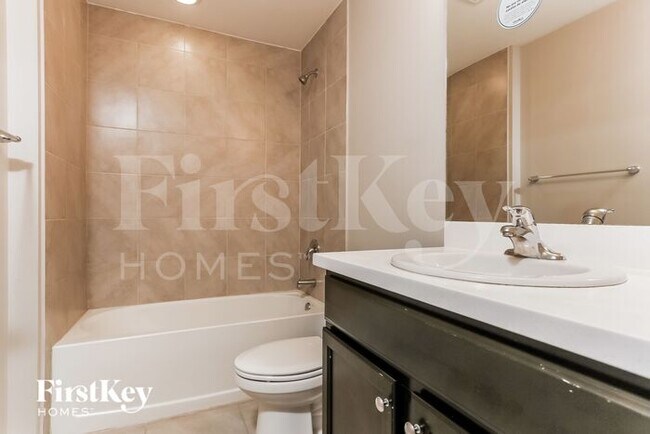 Building Photo - 1810 SW Starman Ave