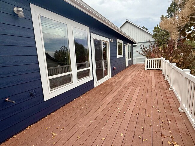 Building Photo - 3408 SW Xero Ct