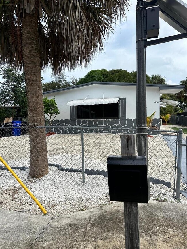 Primary Photo - 630 NW 14th Way