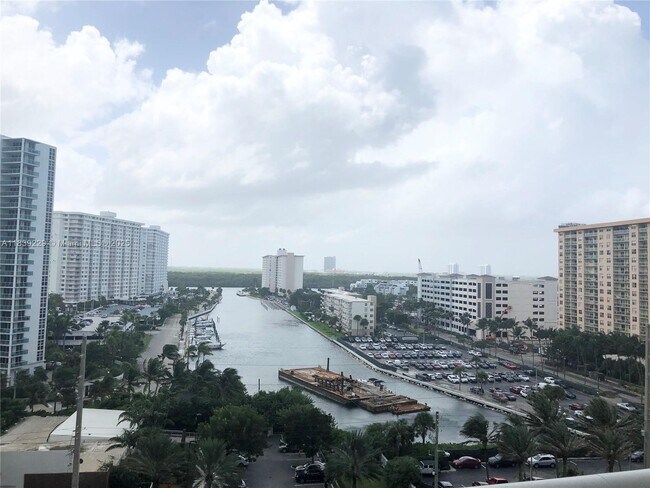 Building Photo - 15811 Collins Ave