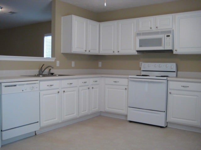 Building Photo - 2649 Sutherland Dr