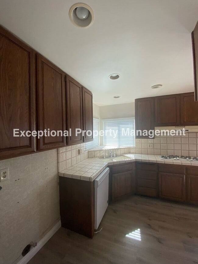 Building Photo - Great 4 bedroom 2 bath single story home