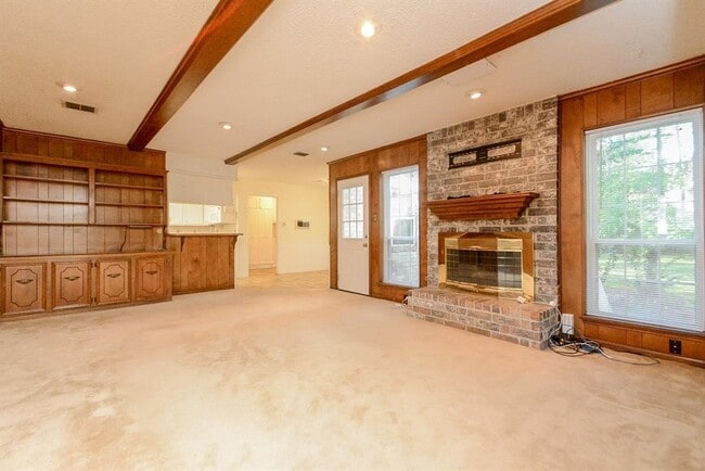 Building Photo - 5731 Old Lodge Dr