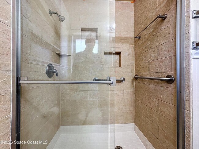 Building Photo - 1315 Lester Ct