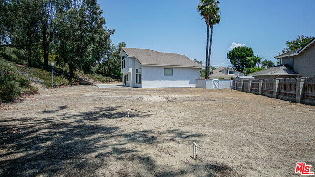 Building Photo - 41285 Bravos Ct