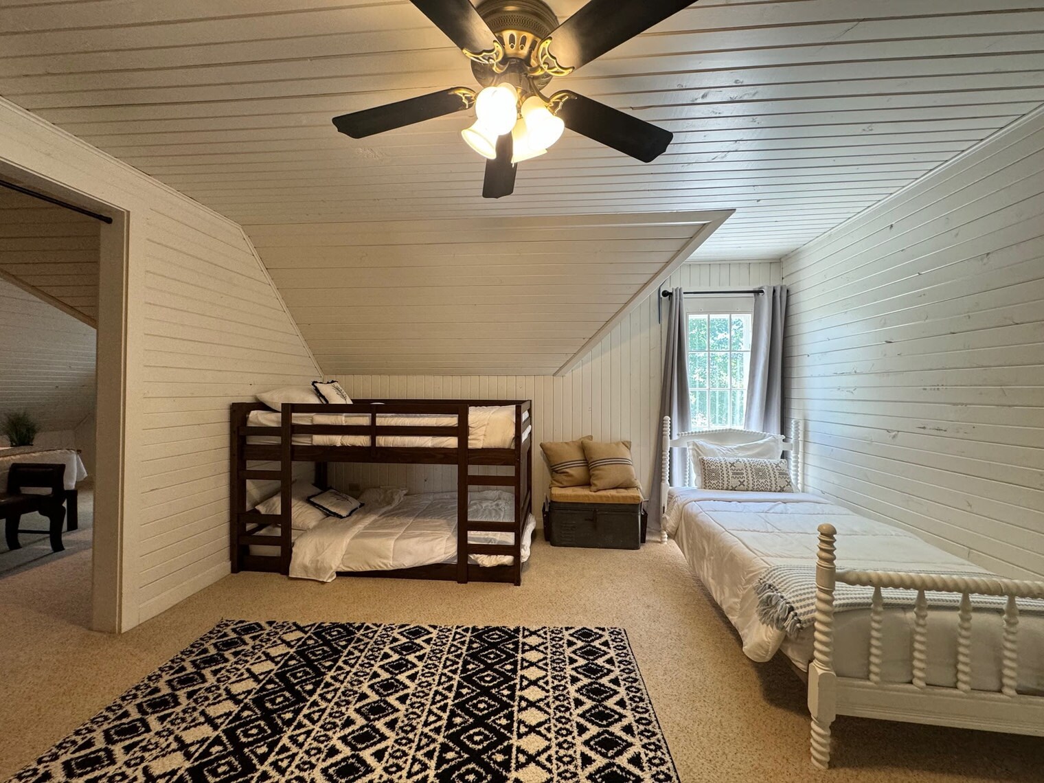 Building Photo - 2002 N Lynndale Dr