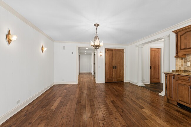 Building Photo - 200 E Delaware Pl