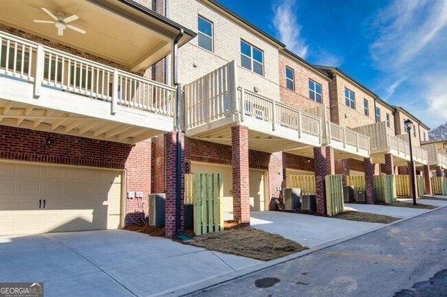 Building Photo - 272 Commons Ave