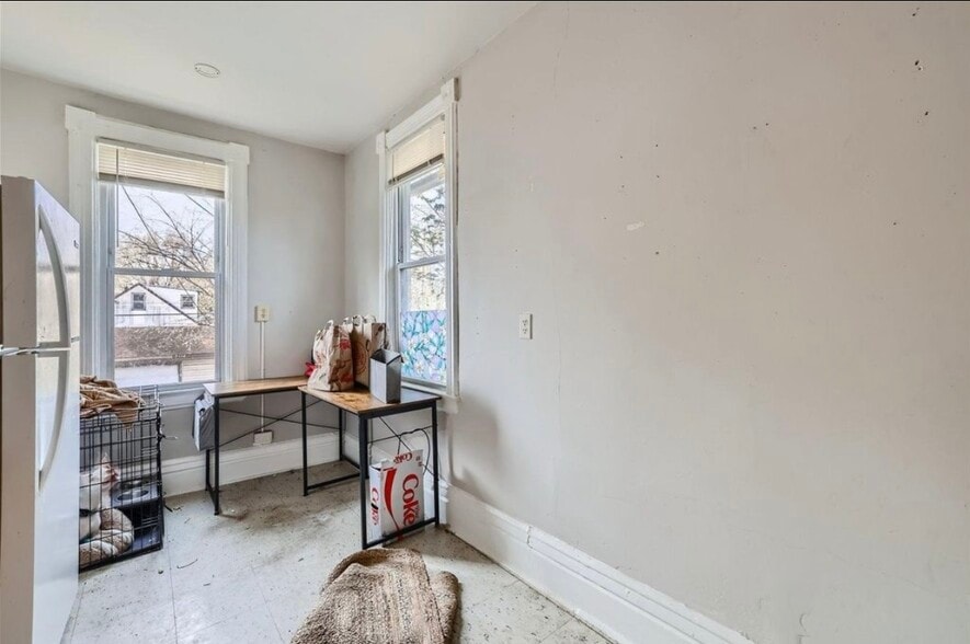 Building Photo - 617 Maryland Ave E