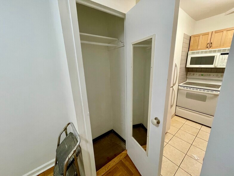 Building Photo - 1450 Palisade Ave