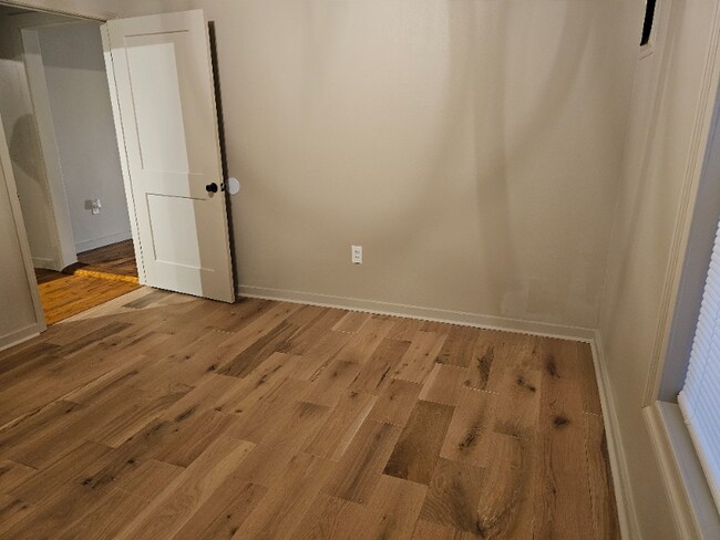 Building Photo - 704 NE Front St