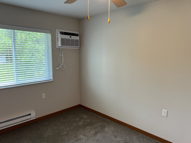 Building Photo - 1247 Salem Dr