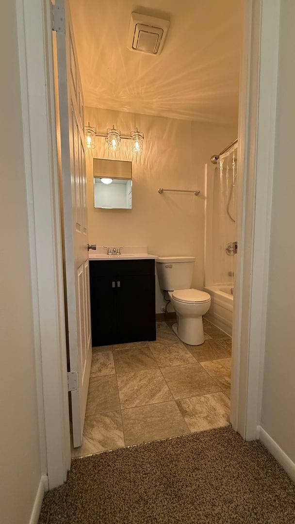 Building Photo - Lower 2-Bedroom | Heat Included & Fully Renovated